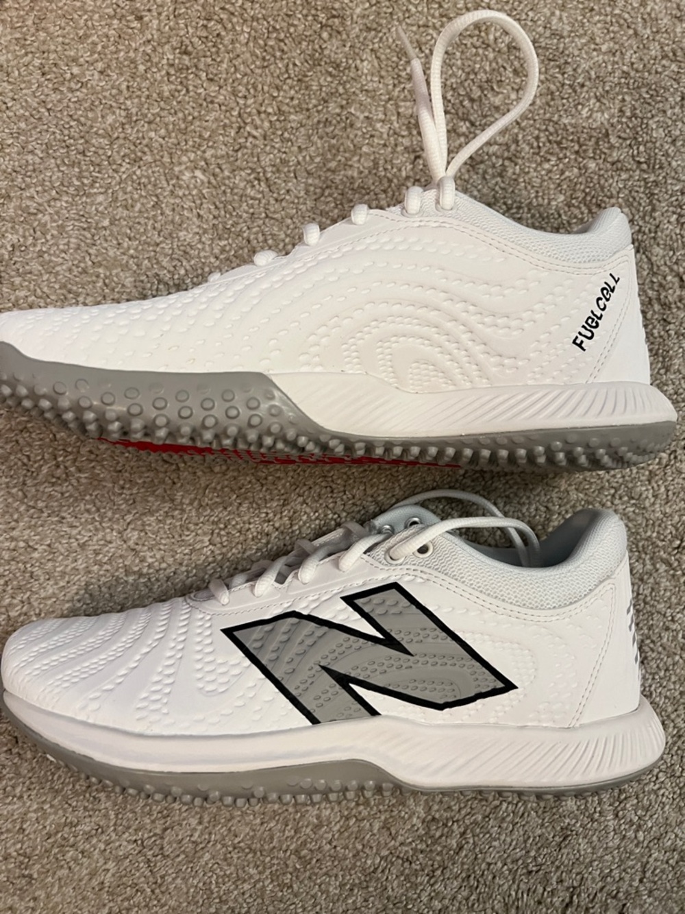 New Balance FuelCell 4040v7 Turf Trainer
Size 9 white grey